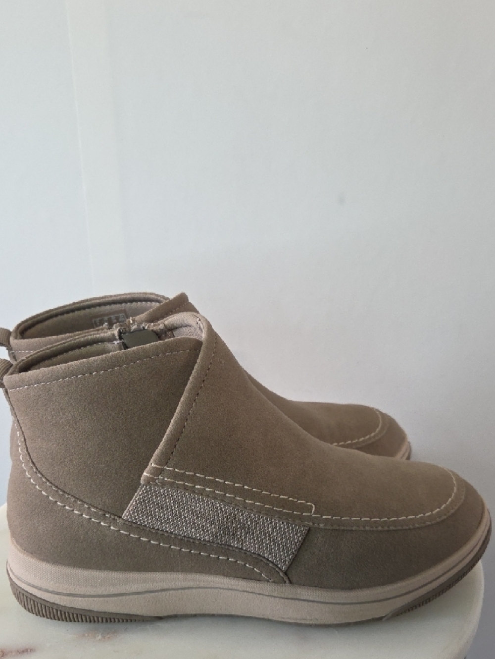 Clarks Women's Taupe Slip-On Ankle Booties Size 7.5W - Picture 3 of 6